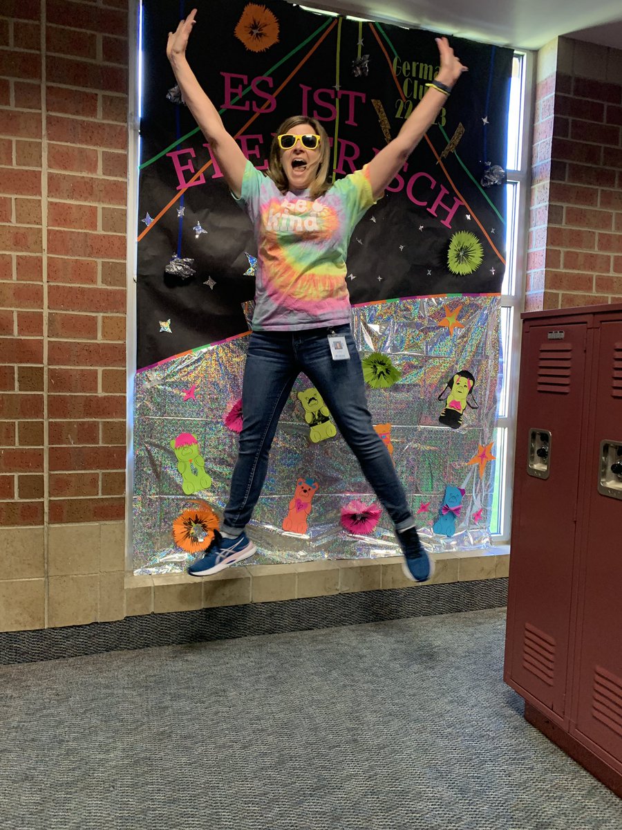 German Club wins the <a href="/NeuquaValley/">Neuqua Valley High School</a> homecoming window contest! Only took 20 years 😎 #nvbucketlist <a href="/NVWorldLanguage/">NV WL/EL Department</a>