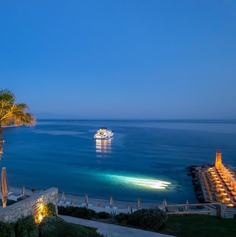 Intimate, personal and safe
Santa Marina is a private gated community, perched on a slope leading down to the sea and designed like a traditional Mykonian village
Discover the Resort: lux.ht/6186MXsLn