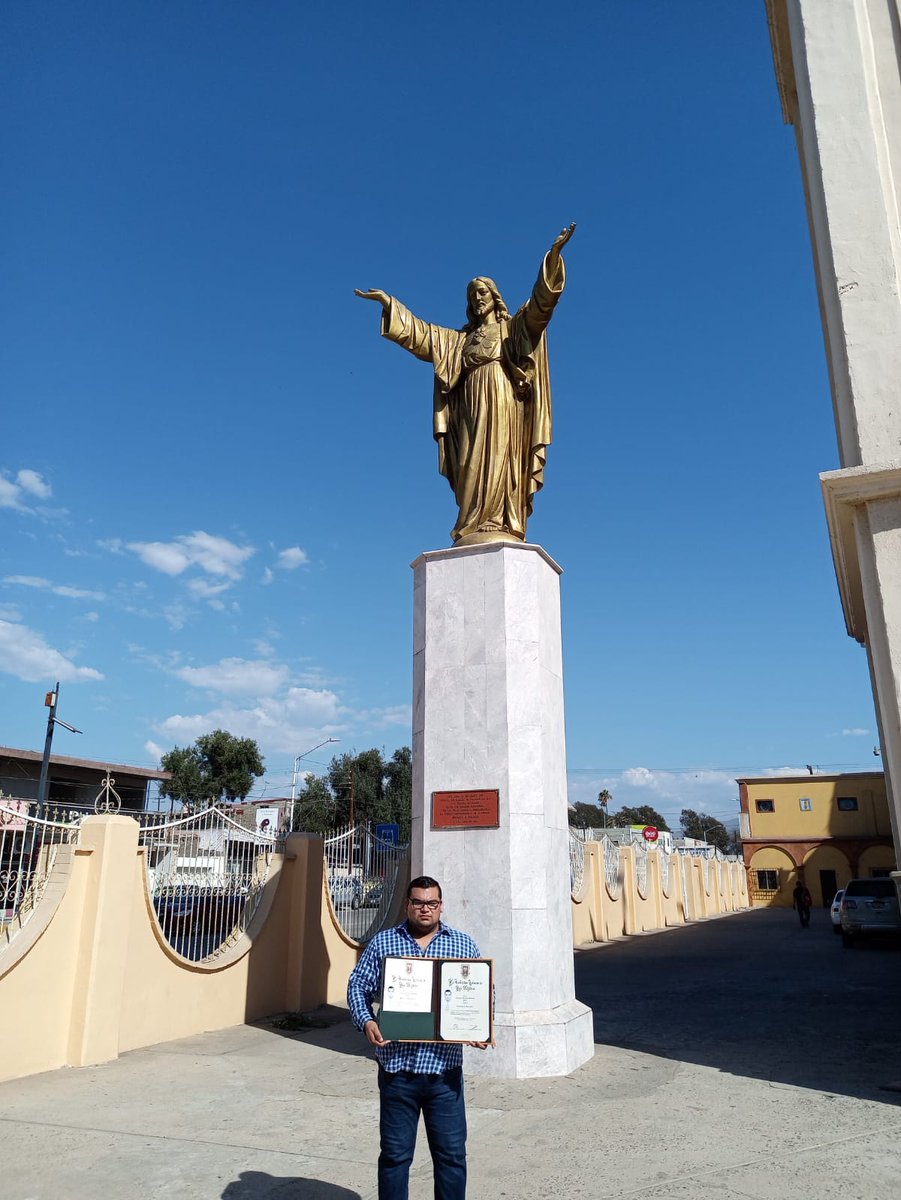 Le entregaron su título a Christián, después de haber luchado contra todos los ataques ideológicos de quienes atentan contra la libertad que me querían negar la titulación. 🎉🥳
#GanóChristian #GanóLaLibertad