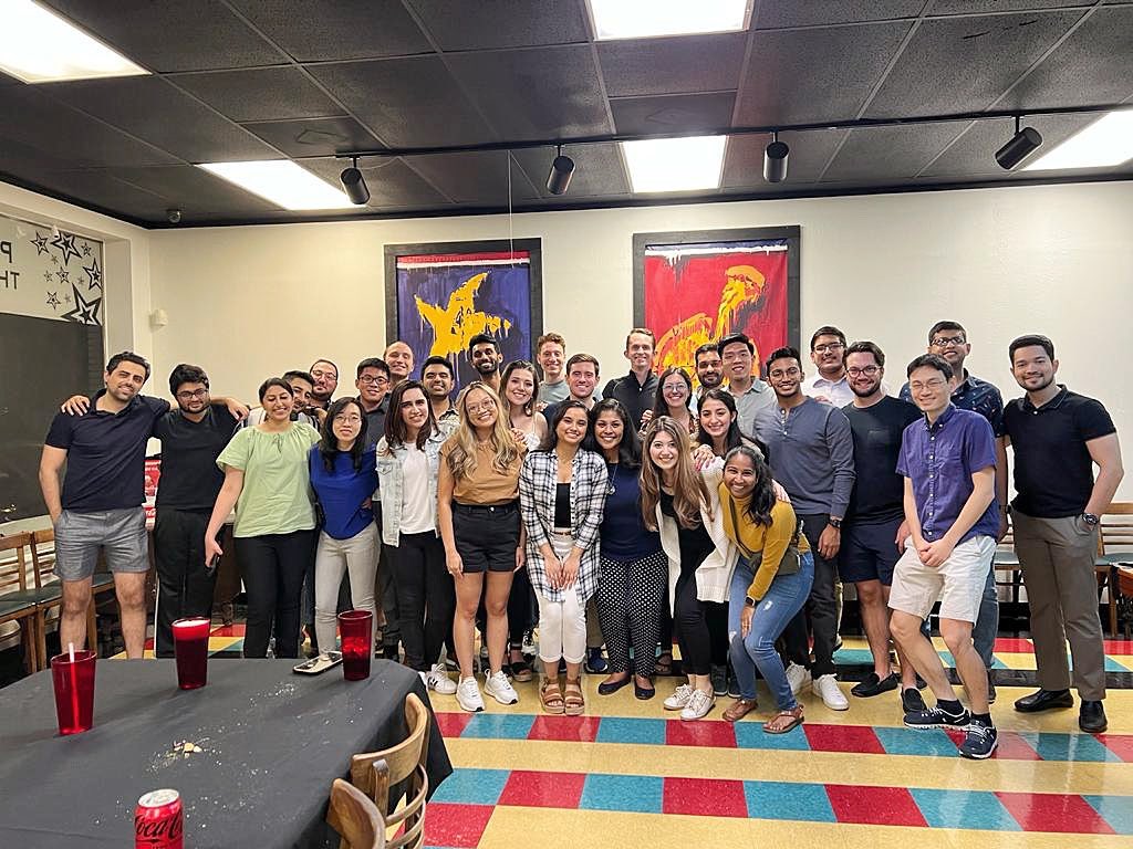 Had a great time eating some pizza and hanging out with coresidents last night! 🤗🍕