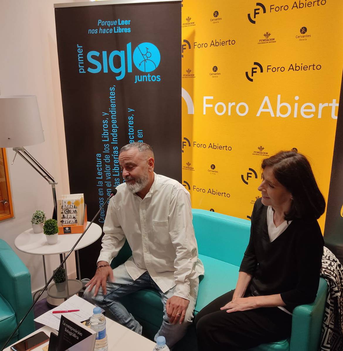 CervantesLib's tweet photo. Ahora en la Cervantes
La fotógrafa Consuelo Cabiedes presenta su nuevo libro, La composición fotográfica. «Ojo, mente y geometría». La autora está acompañada por el editor Eugenio Tuya Feijoo.

📚 #CervantesRecomienda #Oviedo #Libros https://t.co/AXgvG1FaZM