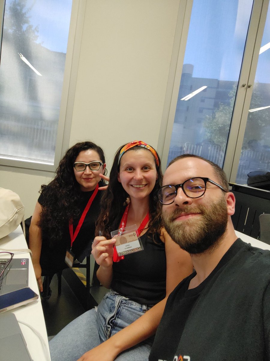 Java or Python but always mobbing <a href="/imsofiacarballo/">Sofia</a> <a href="/EllaQuimica/">Chemical Girl #PythonES #WTMBCN</a> #PyConES22