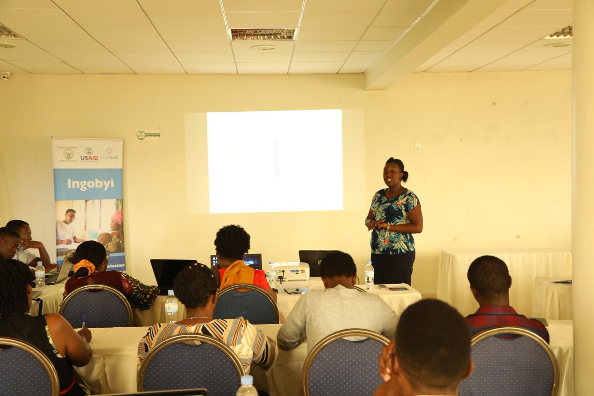 KicukiroDistr's tweet image. Hakozwe inama ya #DHMT na #DPEM mu rwego rwo kureba uko ibipimo by'ubuzima no kurwanya imirire mibi bihagaze mu Karere yayobowe na DDEA @rukebanuka, yitabiriwe n'abafatanyabikorwa #GikuriroKuriBose, #ReachTheChildren na #IngobyiProject bafasha Akarere mu kubishyira mu bikorwa.