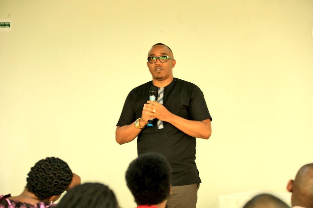 KicukiroDistr's tweet image. Hakozwe inama ya #DHMT na #DPEM mu rwego rwo kureba uko ibipimo by'ubuzima no kurwanya imirire mibi bihagaze mu Karere yayobowe na DDEA @rukebanuka, yitabiriwe n'abafatanyabikorwa #GikuriroKuriBose, #ReachTheChildren na #IngobyiProject bafasha Akarere mu kubishyira mu bikorwa.