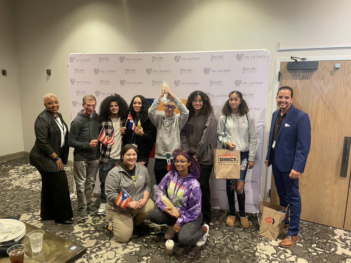 BASDequity's tweet photo. Look at these amazing Freedom students that joined us at the PA Latino Convention College Fair! Good food, great people, and useful information! #PALC @BethlehemAreaSD @BASDMsSage https://t.co/mAitIet5BH
