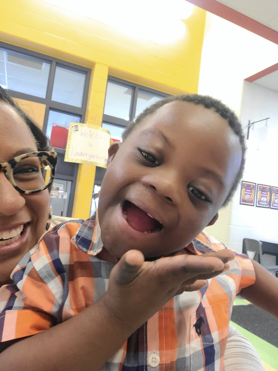 EHutch613's tweet photo. This is how we feel about Friday! 🎉
#readyforbreak https://t.co/omenZnicRW