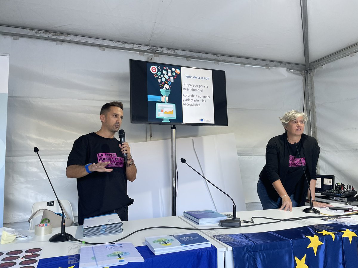 rominacachia's tweet image. How do we prepare for uncertainty? Session by @AriannaSala4 &amp;amp; @sirCesarHerrero about how #LIFEComp could help #nochedeinvestigacion #NightSpain