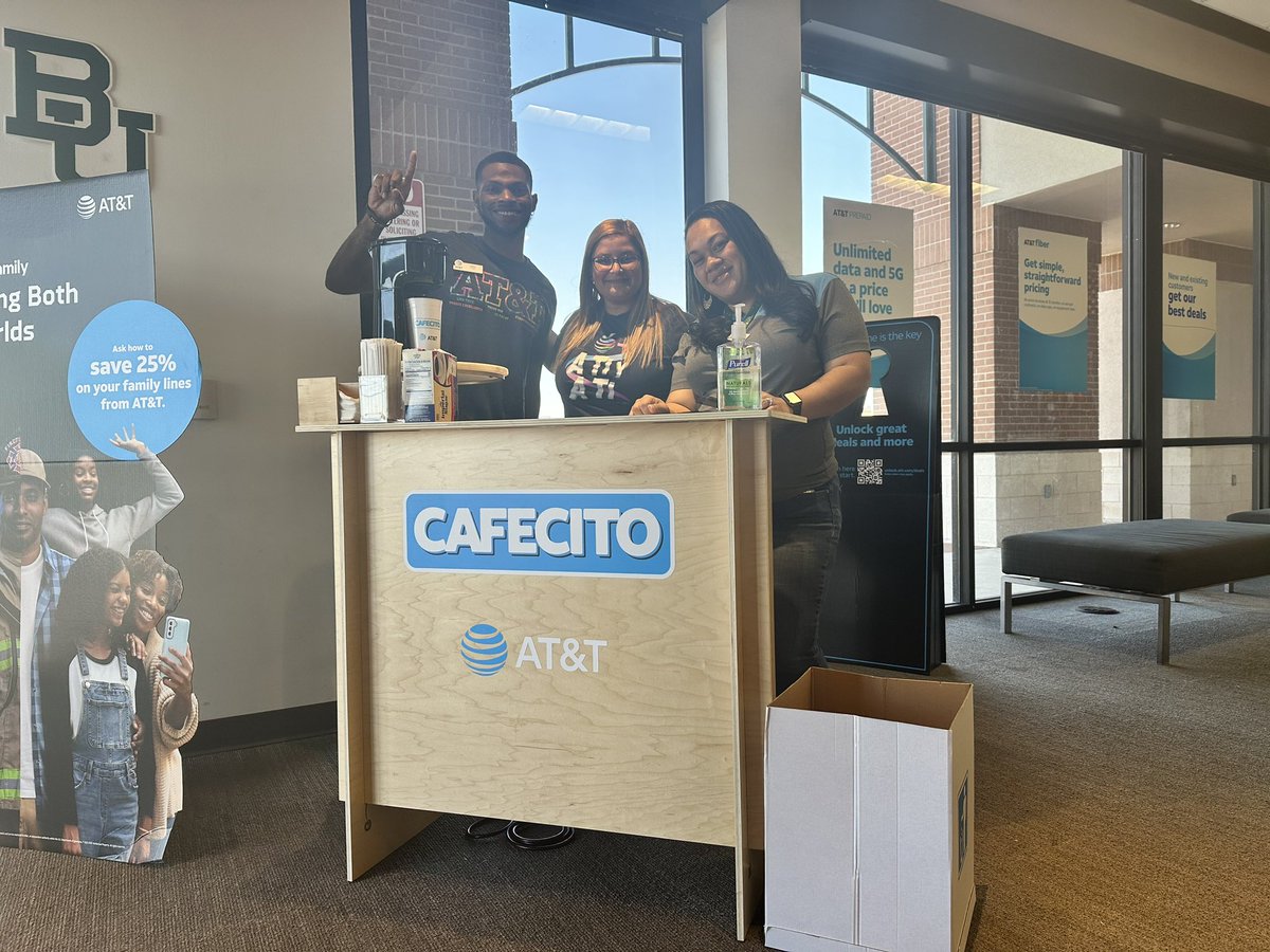 deana_somera's tweet image. Finally we got to make a special cup of Cafecito for this FirstNet Friday visit @JuliaRodzNTX #Cafecito #ElPoderLatino #WacoTX @NtxSignature