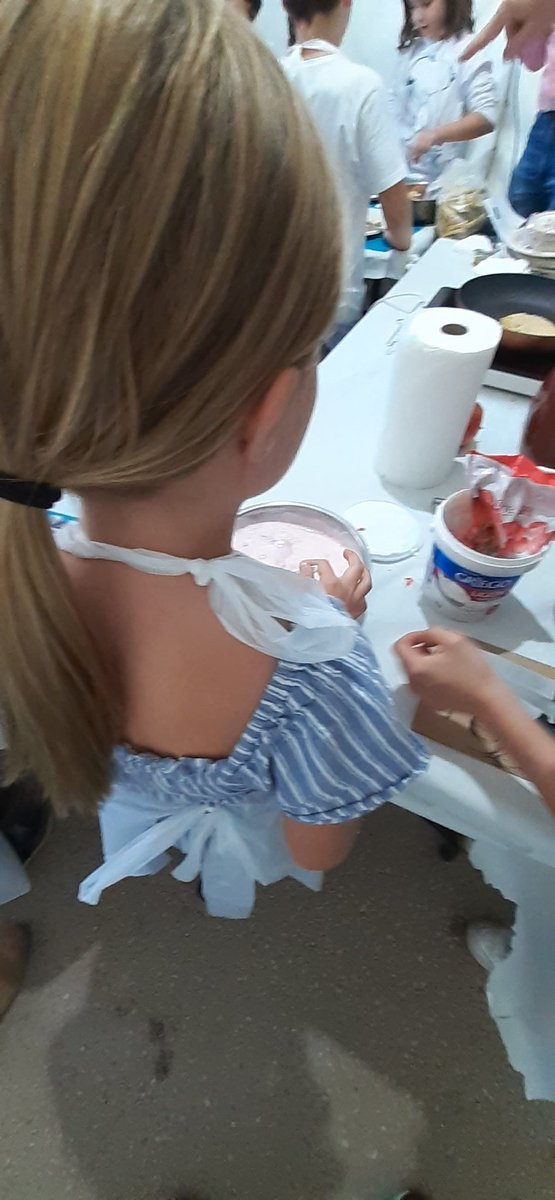 EASPsalud's tweet photo. Y ya tienen las tortitas de calabaza y las están rellenando de yogur con fresas que han preparado y plátano, kiwi ...
#CocinaRicoySano con @escpacientes
Aprende Salud
#ERN22
#NightGranada
#NightSpain https://t.co/5TEhsmG0CK