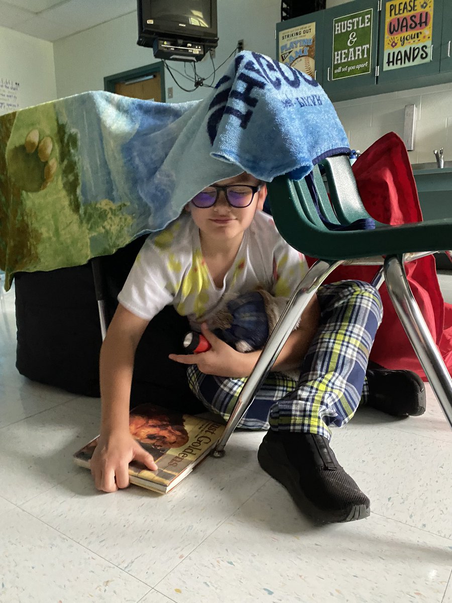 CPES_Ballstars's tweet photo. Flashlights, Forts &amp; Fiction!!! We ❤️ Reading!!!  #readathon #Ballstars @cedarpointpto @CPES_Cheetahs https://t.co/whayjygVzA
