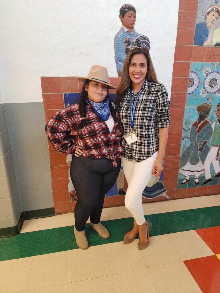 MsMaricelaR's tweet photo. It’s vaquero’s day at Leleck. Glad to see staffs participating on our “Unidos somos más Fuertes” celebration. #jles #cowboy’sday #hispanicheritagemonth https://t.co/GHPMishi8m