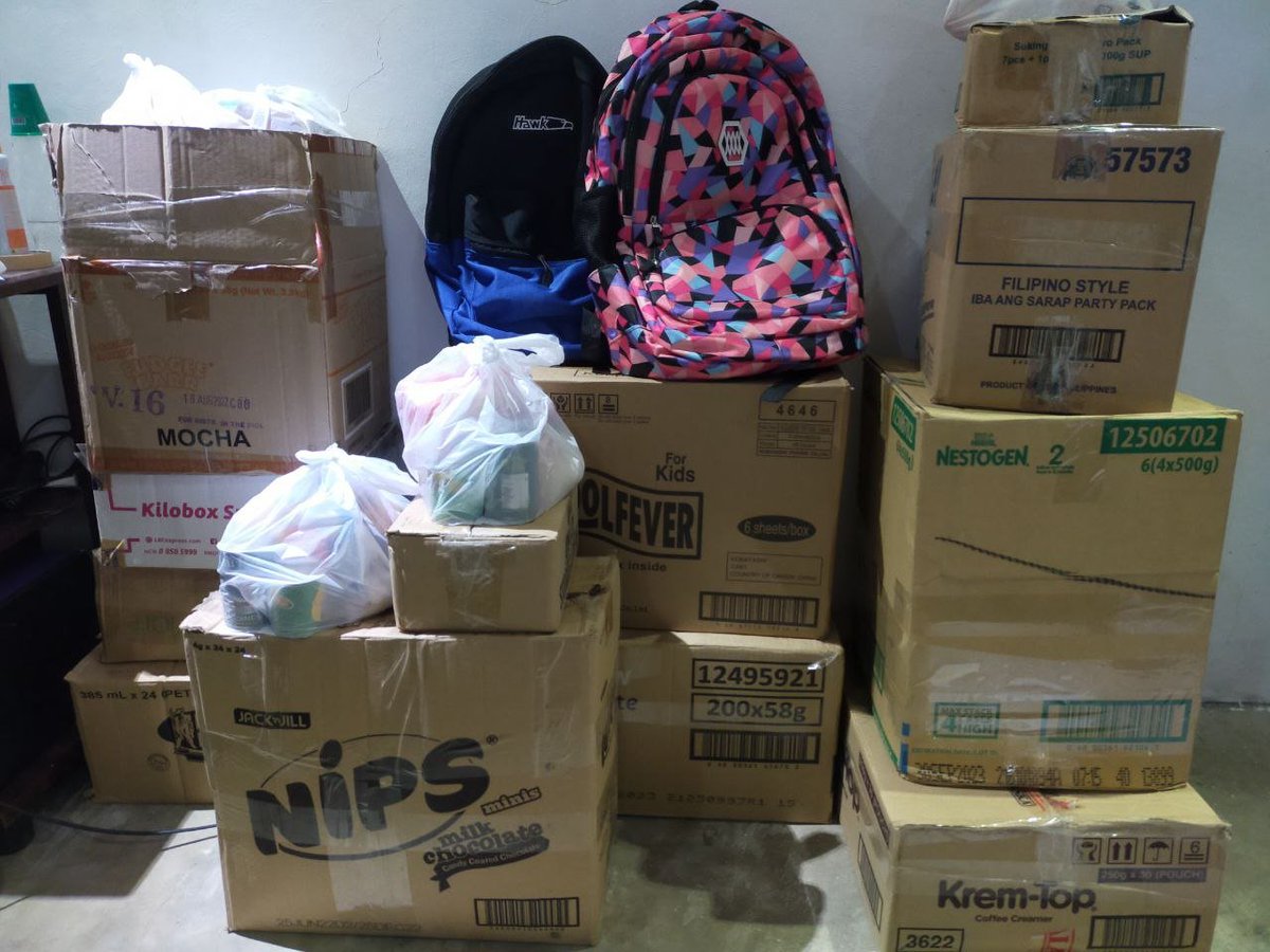 jslsprogram's tweet image. — #jslsprogramproofs #kardingph 

ito na po lahat ng donations (clothes, food, kits). receipts will be posted tomorrow.

tomorrow rin po namin balak i-drop off so mag-uupdate na lang po ulit kami. thank you so much sa donations ninyo!