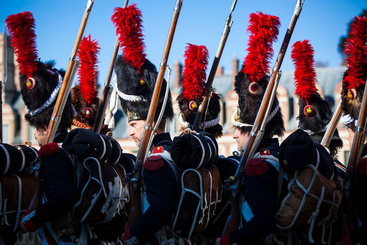 CFontainebleau's tweet photo. RECONSTITUTIONS HISTORIQUES | Le rendez-vous #historique du #château aura lieu le 15 et 16 octobre.

Vivez la vie rythmée des soldats. Les manœuvres militaires, les gardes, les parades pour les cérémonies officielles... Plus d'informations ici : https://t.co/3fspEK9Ki3 https://t.co/EHNAIXFBE0