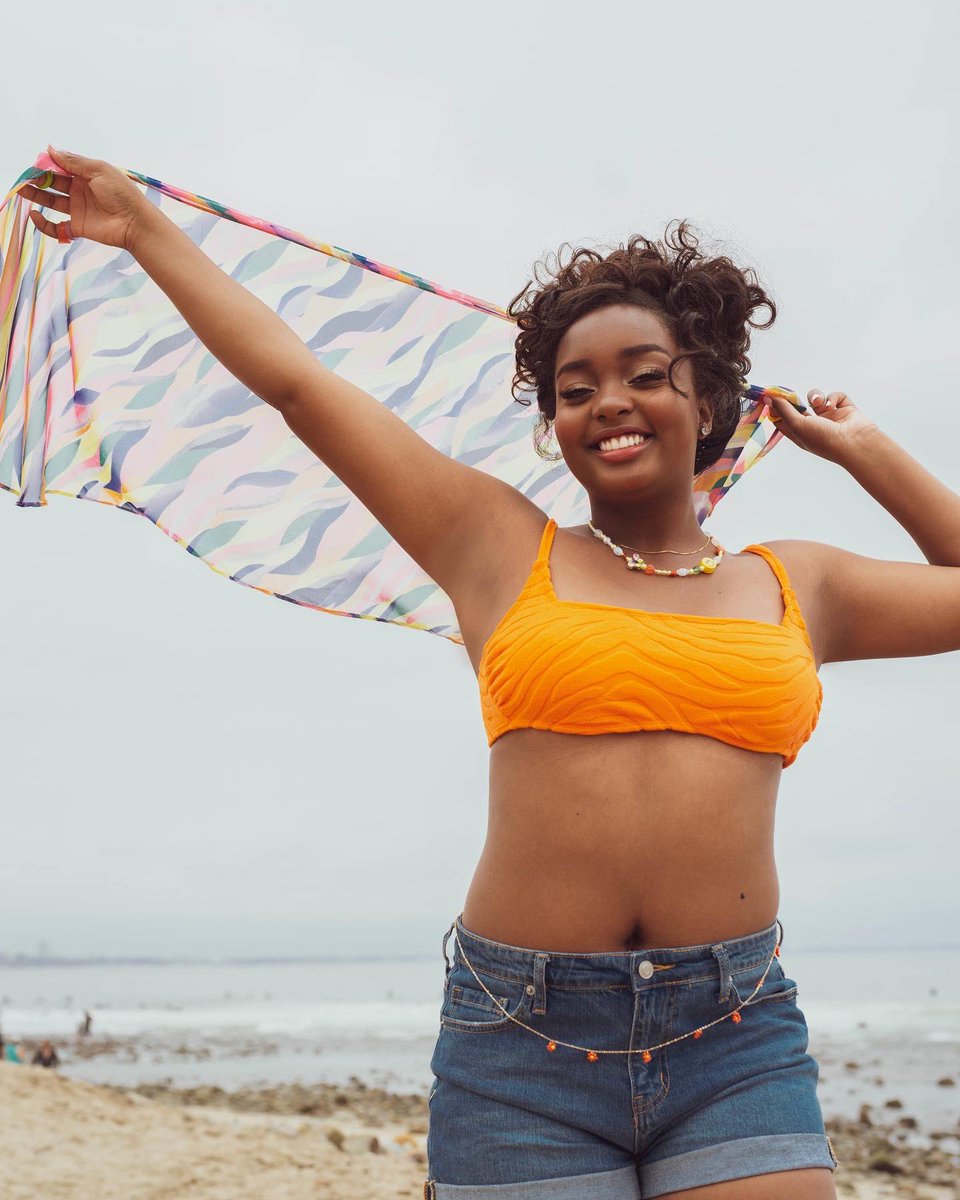 aspencphoto's tweet photo. Before fall fully kicks in, here are my favorite photos from the Summer issue of @sesimag featuring @danieledeniselawson from the @KingRichardFilm ! Topanga Beach was such a VIBE! 

📸 by me
#sesimag #sesimagazine #hireblackwomenphotographers #blkcreatives https://t.co/16hewhz5a6