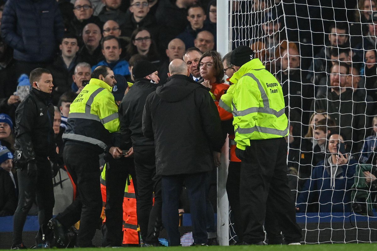 sportbible's tweet photo. Louis McKechnie, the protester who cable tied himself to the goal-post during an Everton game last season, has been found guilty of aggravated trespassing and pitch encroachment.

The 21-year-old will serve 6 weeks in prison and is banned from all football games for 3 years. https://t.co/6BvOQZrYpL