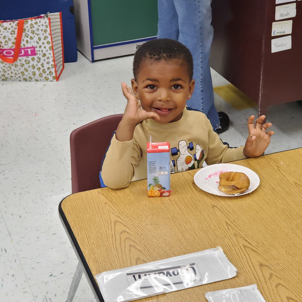 🍩🍩  D0NUT know how we could've made it threw the day without our friends and donuts.  <a href="/ccesdukes/">Cumberland County Elementary School</a> #ccesdukes #WeAreCUCPS