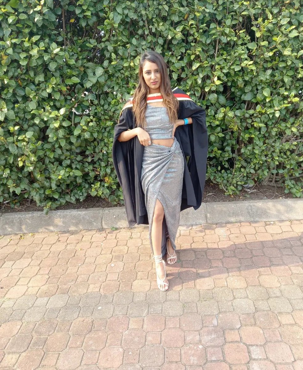 Alicia_ally10's tweet photo. Third times the charm 🌚🎓. #masterofjournalism #dutgrad2022 https://t.co/4vBriQS3Wi