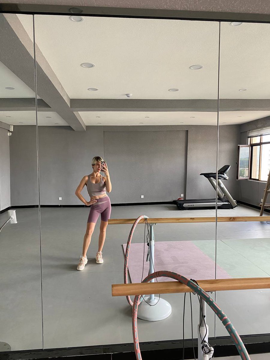 vuhoangle12's tweet photo. @sussooss Fitness is a must do every day https://t.co/tFcdeIhHbJ