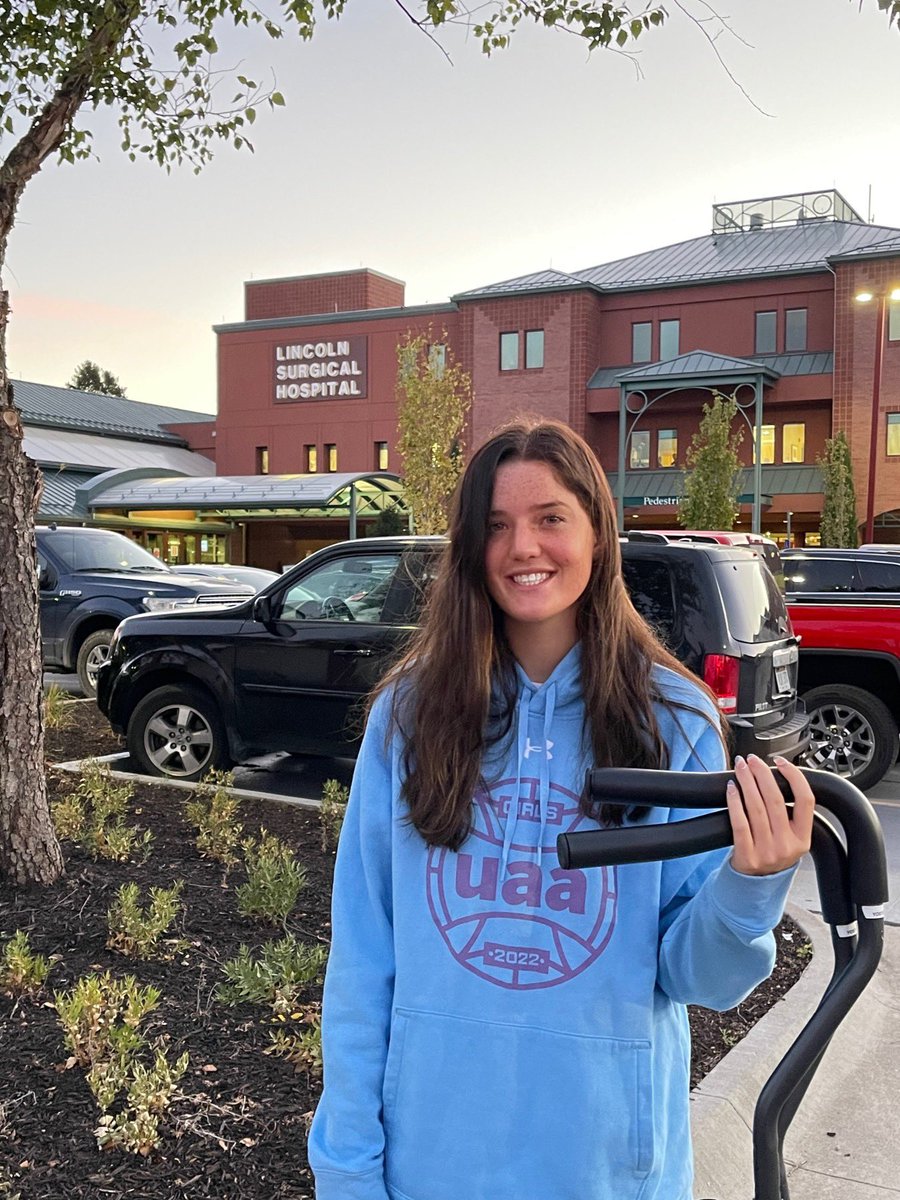 averyyosten's tweet photo. Finally done with surgery! ACL, MCL and meniscus are now all repaired. Super thankful for all of the prayers, support, and kind words I received. Road to recovery starts today, can't wait to be back doing what I love! 👍 https://t.co/tv4E6O2k3f