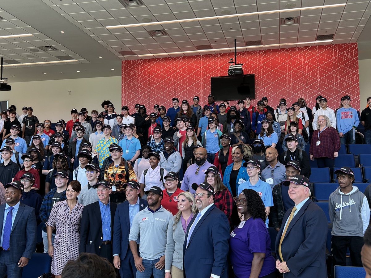 MattMasseyAL's tweet image. @BubbaWallace in the house @ASCTEAlabama! Thanks @LeidosInc and @23XIRacing for an awesome day!