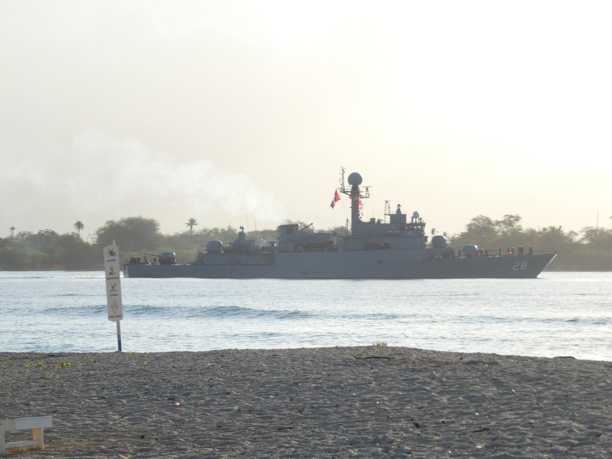 ES12071207's tweet photo. Peruvian Navy Pohang-class corvette BAP Guise (CM-28) (former ROKS Suncheon (PCC-767)) leaving Pearl Harbor - September 30, 2022 #bapguise #cm28 https://t.co/8uTrzBf1eS