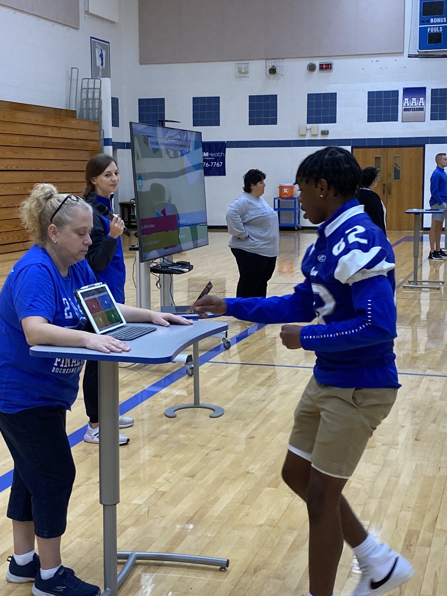 DuchesneHS's tweet photo. Today at Communio, the students played the quiz game Kahoot and tested their Christian religion knowledge.  

Congratulations @DHSDrexel on your win!

#DHSPioneers https://t.co/LUtSMplWA6