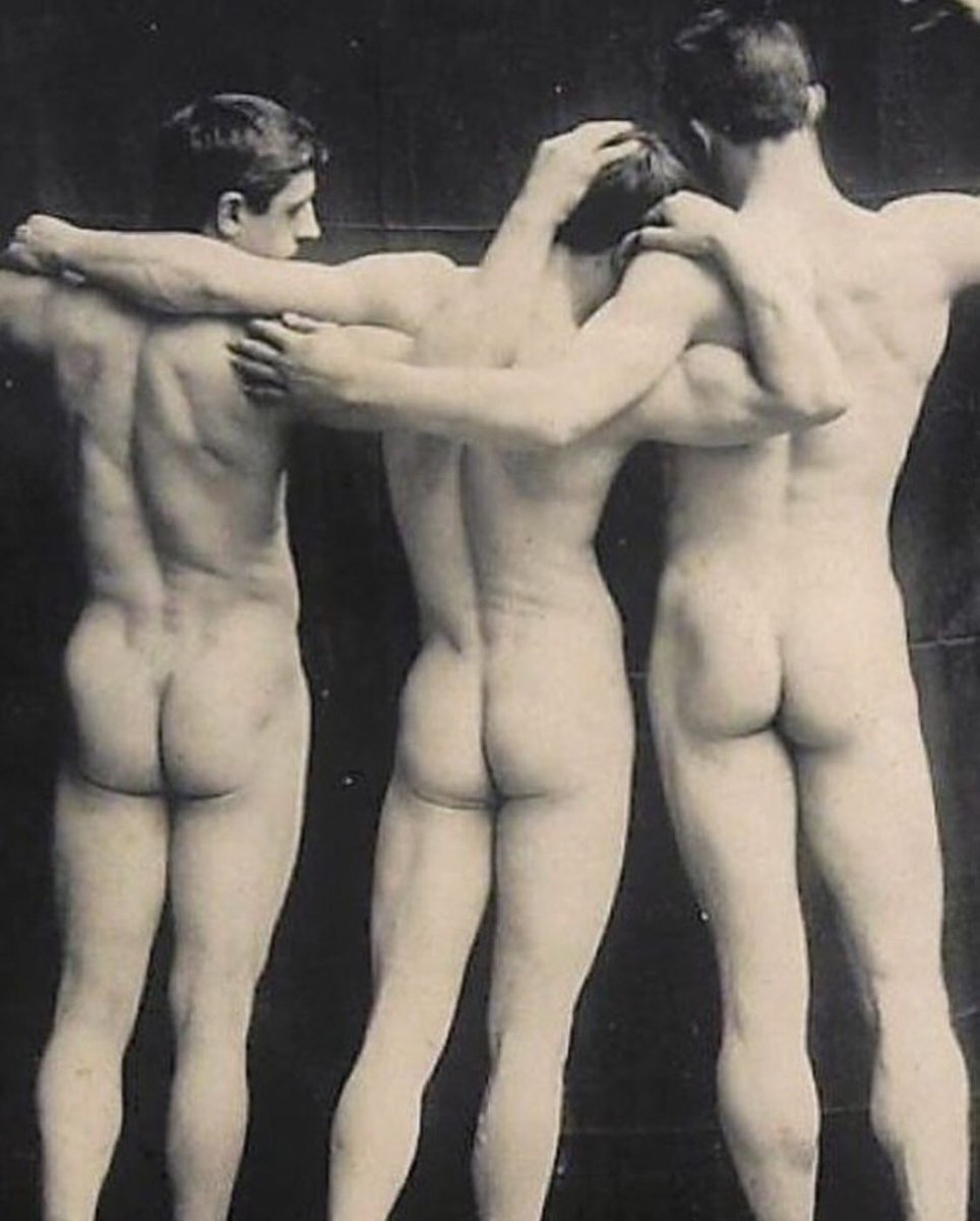 Homosartes's tweet photo. #vintage #photography  #homocultura #culturagay #nude #gay https://t.co/vnaAmSXExq