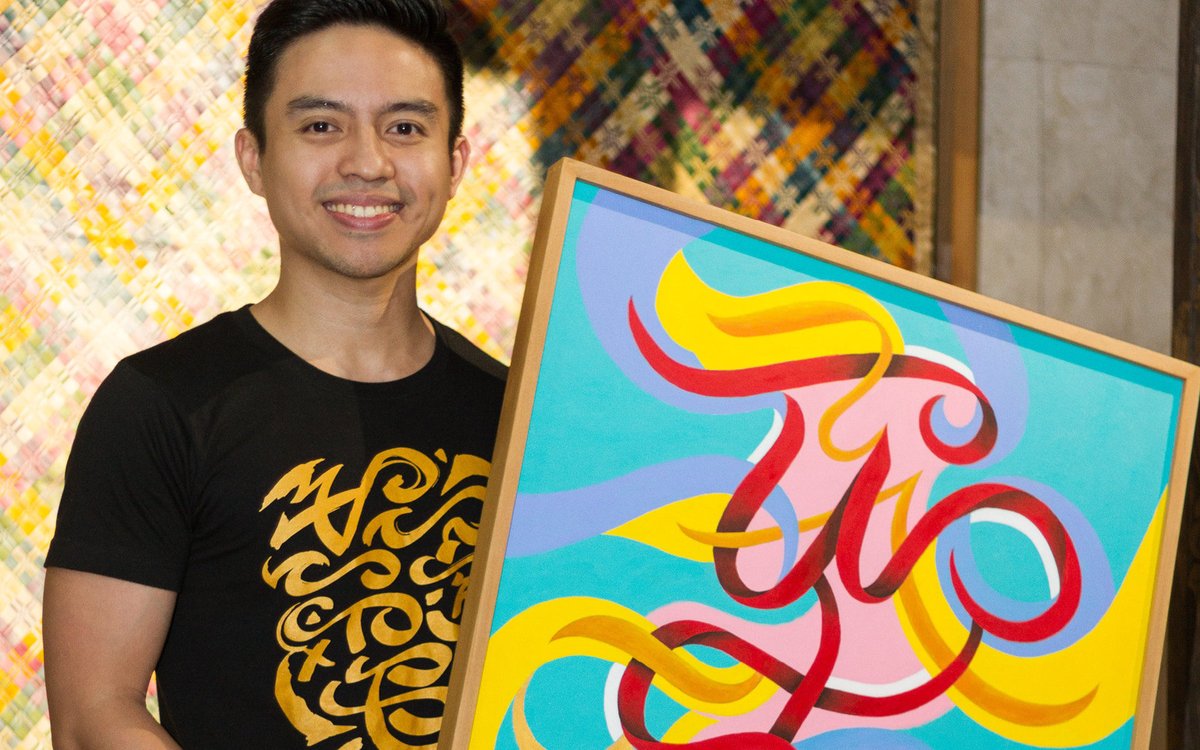 asianartmuseum's tweet photo. Join us this weekend for #FreeFirstSunday and enjoy an artist demonstration by Taipan Lucero! Lucero will showcase his art calligraphy called CalligraFilipino, a stylized version of Baybayin that blends the ancient script with traditional calligraphy.
https://t.co/s15DrvBjtc https://t.co/8hE7xzt1ZW