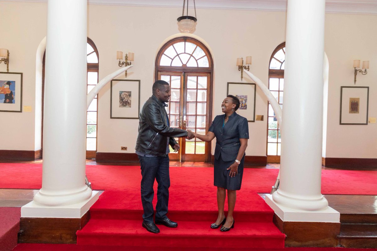 PHIAMAX's tweet photo. Kiongozi Sam Mburu Nakuru City 1st Gentleman help a courtesy call at @StateHouseKenya Kenya with 1st Lady @MamaRachelRuto.

@cheruiyotbonif1 @susankihika @Morgan_ke1 https://t.co/tVcNCPEZG4