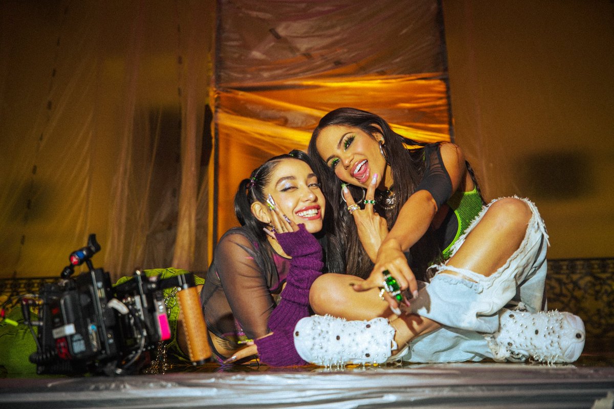 NattiNatasha's tweet image. #Lokita con @MariaBecerra22 🥵 perreo para esas Lokitas que buscan un tiguere de…responde con la bandera que quieras 👇🏼🫣🫢 

Descarga el tema aquí: music.apple.com/us/album/lokit…