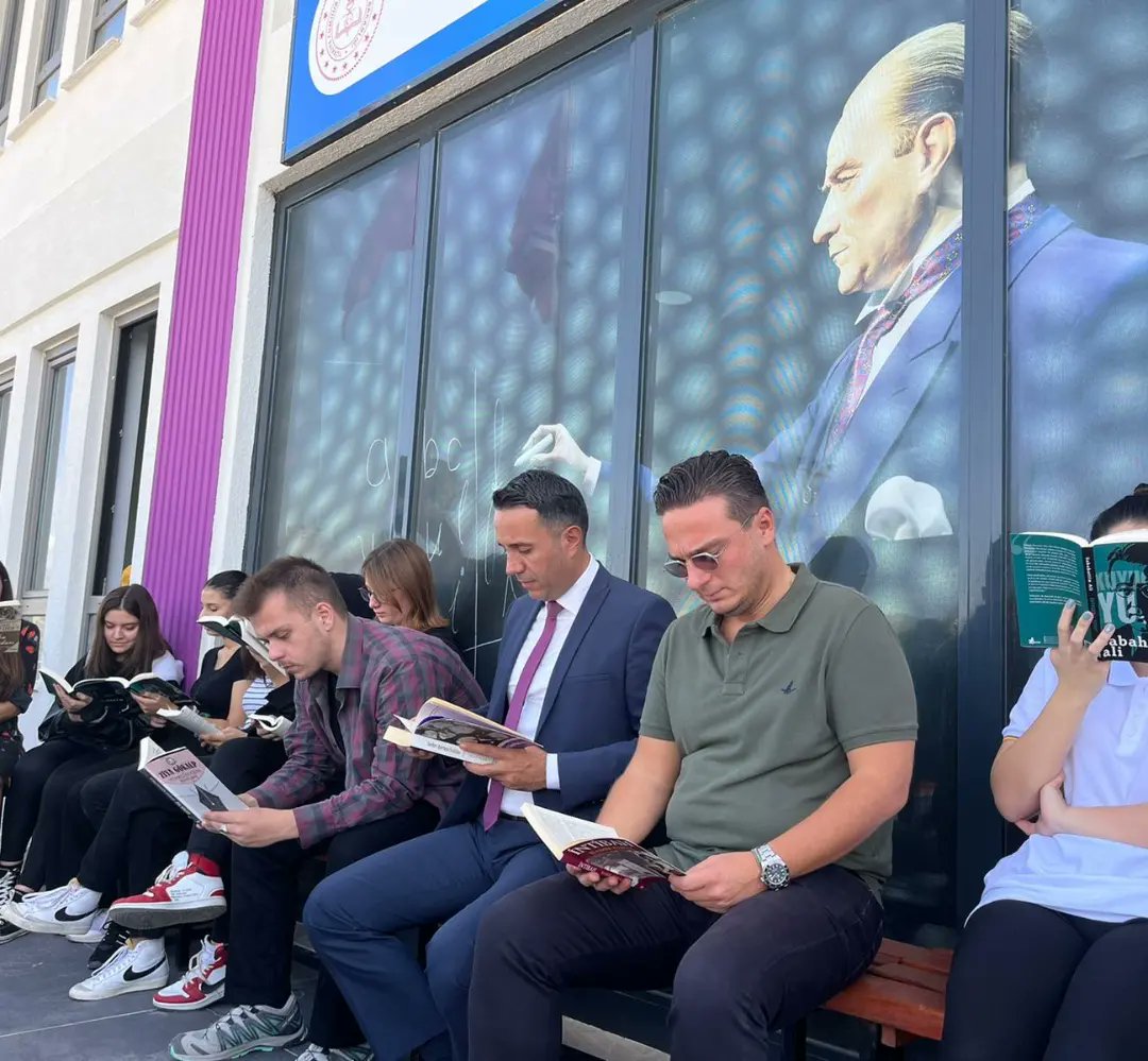 UOortaca's tweet photo. Ortaca Mem İlçe Şube Müdürümüz Sayın Ersal Ersin AVCI, Uğur Okulları olarak tüm Türkiye'de aynı anda gerçekleştirmiş olduğumuz 'Kitap Benim Açık Havada Okuma Etkinliği'mize katıldı. Kendisine ziyaretinden dolayı teşekkür ederiz.
#kitapbenim
#uğurluolmak
@ersall https://t.co/kj6WtURPao