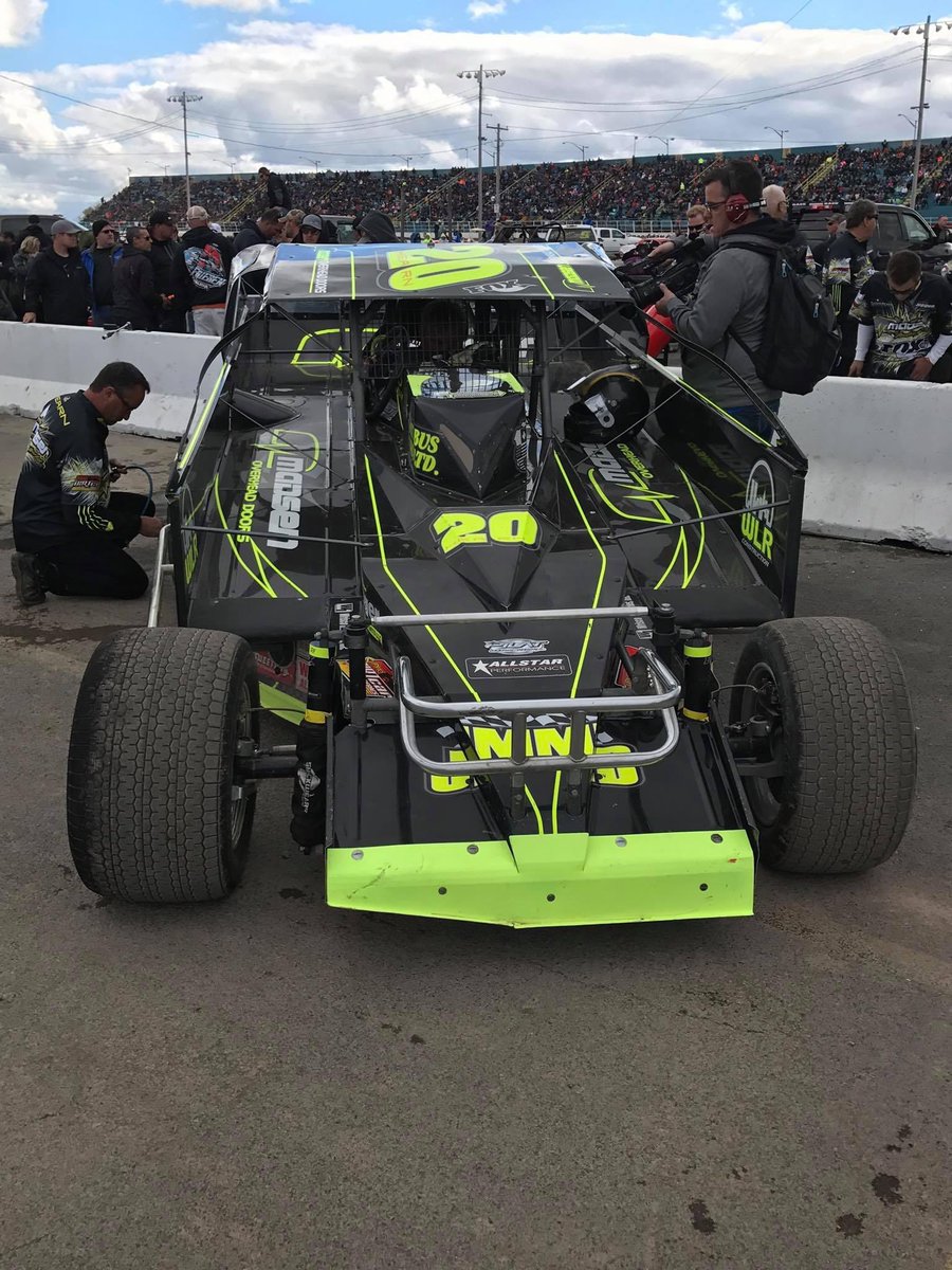 BadassModifeds's tweet photo. Brett Hearn 20 #badassmodifieds #DIRT #oswegospeedway #superdirtseries #dirtcar https://t.co/9rIO19iTnN