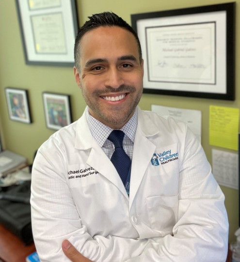 Meet <a href="/MichaelGalvezMD/">Michael Galvez, MD</a>, a board-certified plastic &amp; reconstructive surgeon w/specialized training in pediatric hand/upper extremity, who values the importance of true mentorship &amp; diversity in medicine! Dr. Galvez completed his training at <a href="/StanfordMed/">Stanford Medicine</a>. #NLPD #FollowFriday