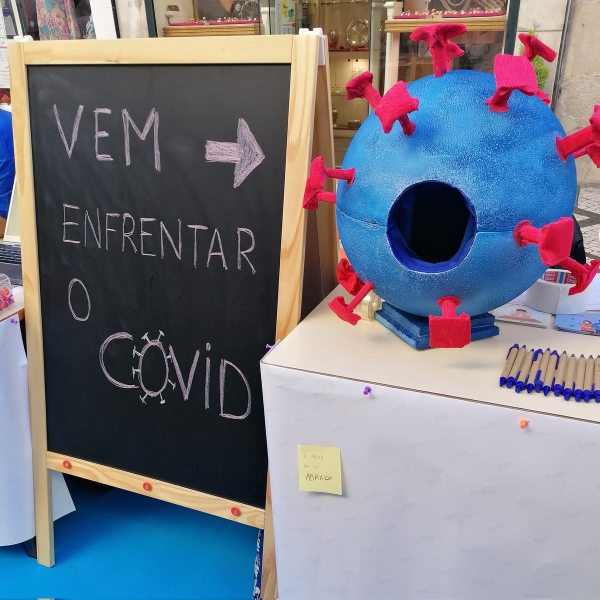 CIBIT_UC's tweet photo. #CIBIT_UC researchers prepared a set of hands-on activities to explore the (pro)Active Brain 🧠!

Join us until midnight! 

#NEI2022 #ERN2022
@uc_iii @UnivdeCoimbra https://t.co/qQT930EqMq