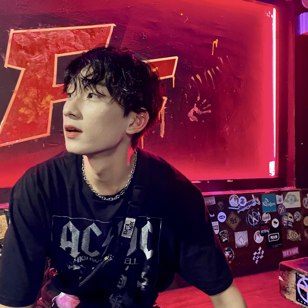 official2z's tweet photo. [#2Z]

오늘도 햅삐>< 모두 굿나잇💛

#2Z #2Zband #Kband 
#정현 #JungHyun #FF https://t.co/3dswwcxMv9