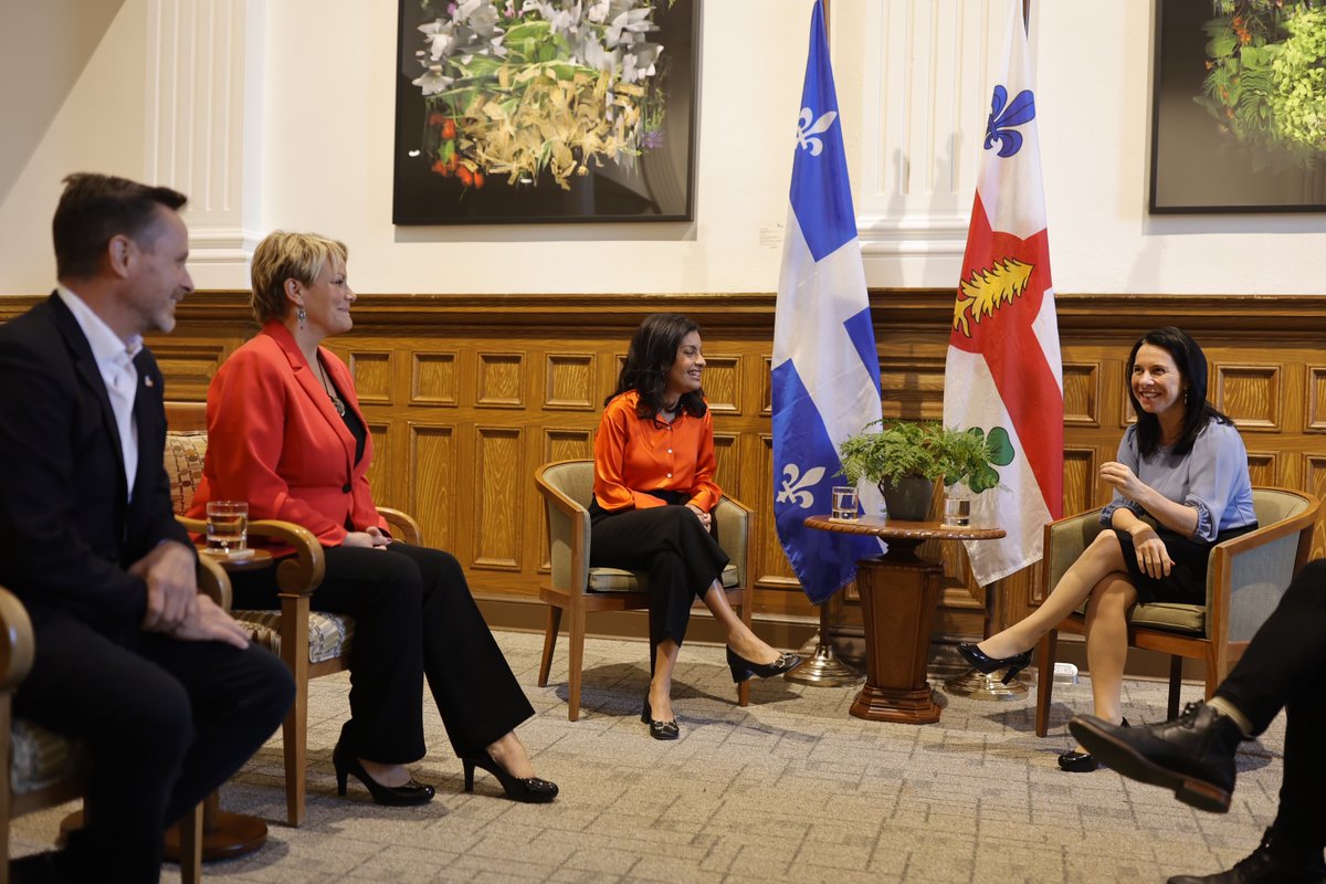 DomAnglade's tweet photo. Notre leadership au féminin. Un leadership assumé.

En rencontre avec @Val_Plante, mairesse de Montréal, on a réitéré qu'elle pouvait compter sur le @LiberalQuebec pour avoir à ses côtés un partenaire fort, rassembleur et assumé à faire avancer Montréal.

#Qc2022 #plq https://t.co/l3TjKA684l