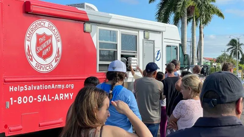 SalArmyEDS's tweet photo. Hope is on the way after #HurricaneIan; #SalvationArmy of Naples served over 400 meals to storm survivors in Everglades City and Naples. Today, the local command is  ramping up to 1000 meals and will continue feeding efforts as recovery continues. https://t.co/YbMThC0qcy
