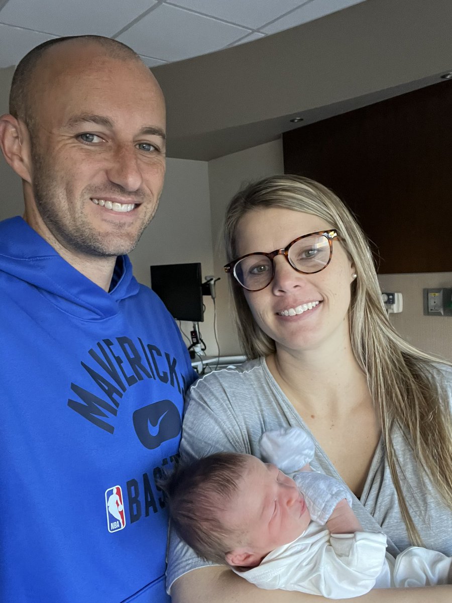 Coach_JJAndy's tweet photo. Yesterday @CoachSAnderson1 and were blessed with the arrival of daughter number 4!! Kenzie James was born at 8am, weighing 7lbs 2oz, completing our Anderson mile relay team! 
#mambamentality https://t.co/tD53ViTCes