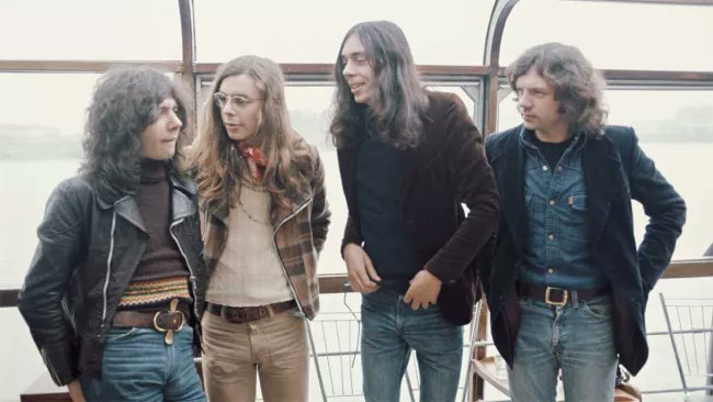 GeorgiosMasman2's tweet photo. @Vinyl_Every_Day Just over 50 years ago guitarist #AndyLatimer along w/ #DougFerguson (bass) & #AndyWard (drums) put #Camel together from the ashes of #jazzrock band Brew.Keyboardist #PeteBardens joined soon afterwards & they released their often overlooked eponymous debut A #prog saga. https://t.co/TIBzKFk4ze