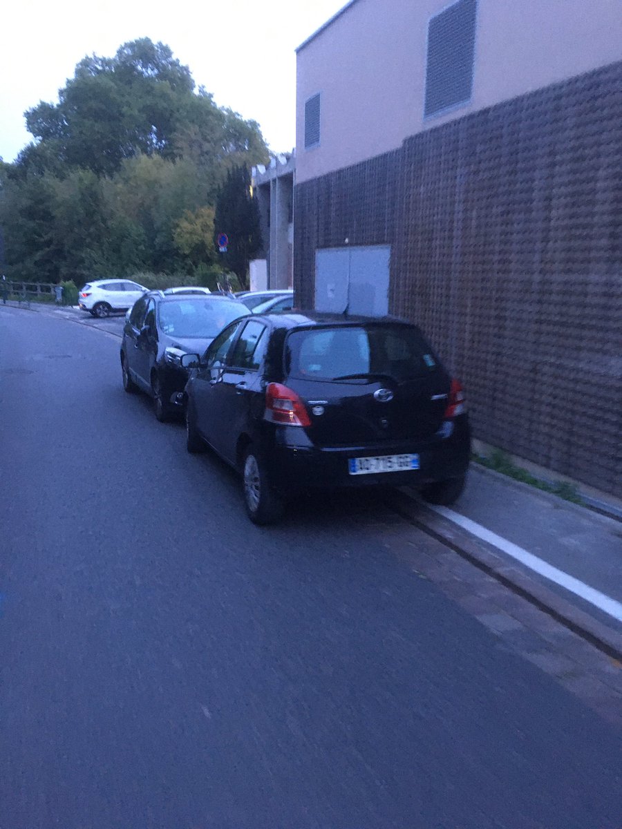 valkus5's tweet photo. 1h plus tard, le parking est vide, mais l’habitude de #GCUM est plus fort ! Je pense que je vais donner mon adresse mail @Orsaynotreville j’ai l’impression que c’est ça qui bloque tout. https://t.co/SSxsfvXW0y