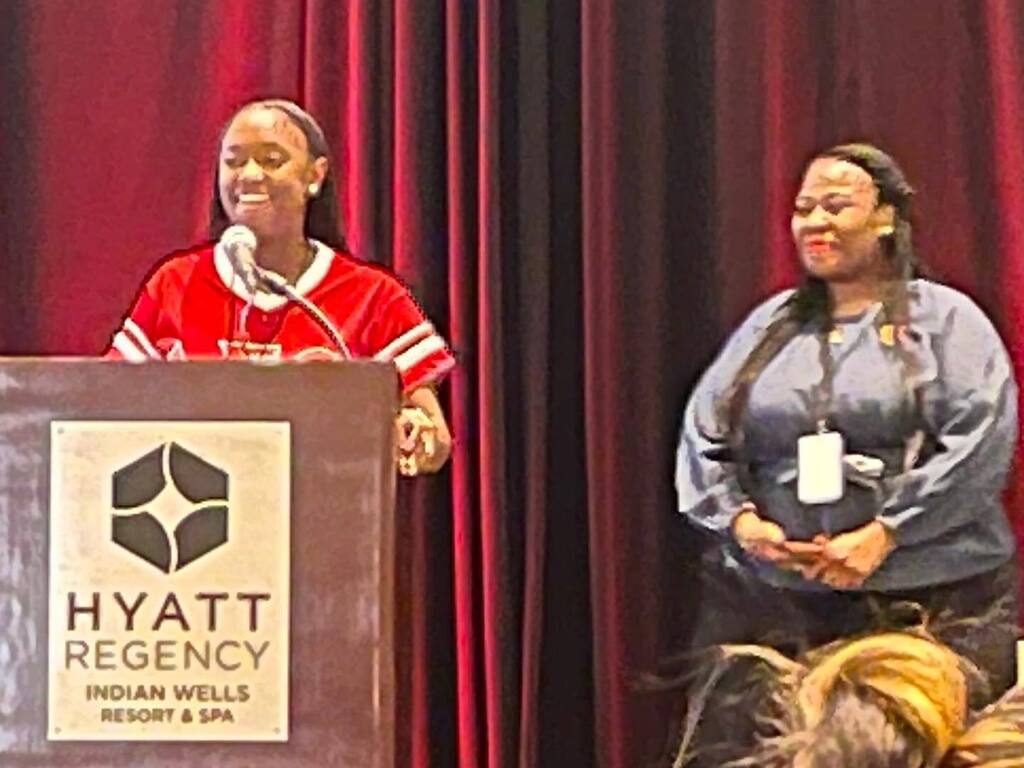 Geesmom2's tweet image. Farwest Regional Director Kimberly Usher &amp;amp; FWR Representative Joi Moore leading in the FWR Retreat &amp;amp; Cluster #dstfarwestregion #farwestfirst #FWRRetreat2022 instagr.am/p/CjI06l5pTm1/