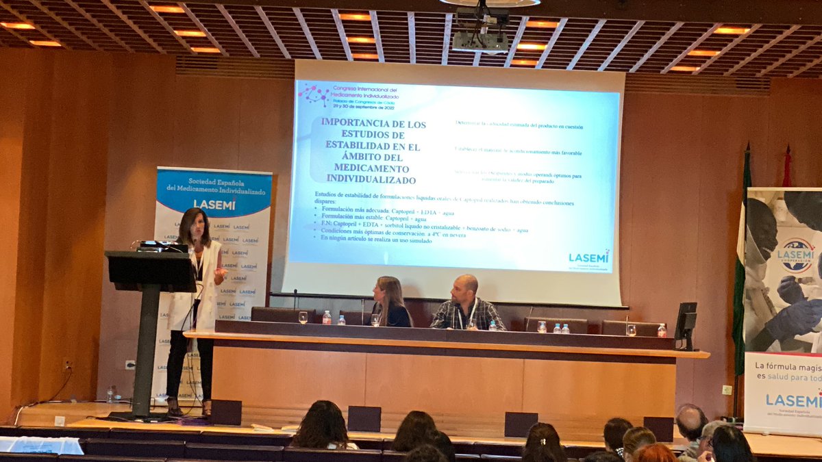 LASEMI_es's tweet photo. Entrega de Premios a las mejores Comunicaciones Científicas del congreso Marta Uriel de @_usj_ @FarmaciaUSJ  #pacmi Defiende su póster sobre Estudio de Estabilidad de Solución Oral de #Captopril #medicamentoindividualizado #cadapacienteesdiferente https://t.co/hiTy8tVxRP