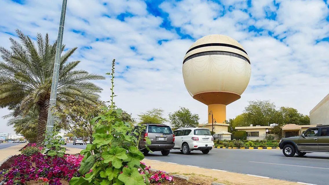 المدينة العريقة " #بريدة " بلا مركز حيوي 
( تغريدات متسلسلة )