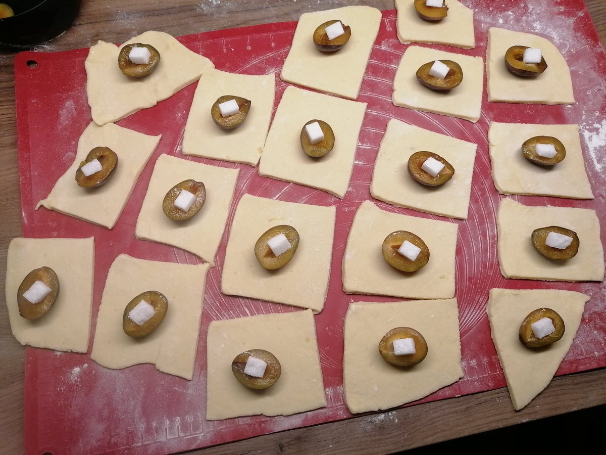 best_mate's tweet photo. Cut it into squers and put falf a plum, falf a sugar cube and half a little cinnamon powder on top. Them make little bumplings.
#SaveProdigalSon #WorstCookingShow https://t.co/IQ9NOSp1or