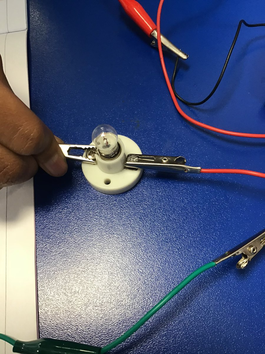 SomersHeath4's tweet photo. This week we have been switching it up! Our electricity unit continues as we explore the effect a switch has on an electrical circuit. We’ve also experimented with other items we could put in our circuit that allow electricity through them. They are called ‘conductors’. https://t.co/ULI1di5mfg