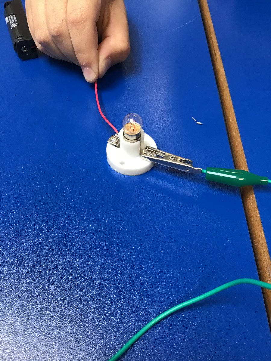SomersHeath4's tweet photo. This week we have been switching it up! Our electricity unit continues as we explore the effect a switch has on an electrical circuit. We’ve also experimented with other items we could put in our circuit that allow electricity through them. They are called ‘conductors’. https://t.co/ULI1di5mfg