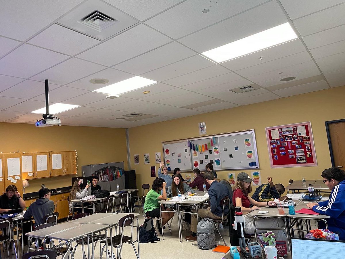 WHRHS-Mrs. Edkin tweet media