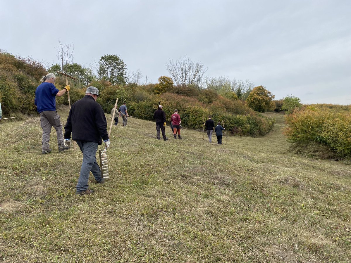 Autumn’s colour comes to #DogsthorpeStarpitNR and an opportunity to bring members of our four Reserves Teams across Cambridgeshire together to cut &amp; rake the species rich grasslands here <a href="/wildlifebcn/">The Wildlife Trust for Beds, Cambs & Northants</a>