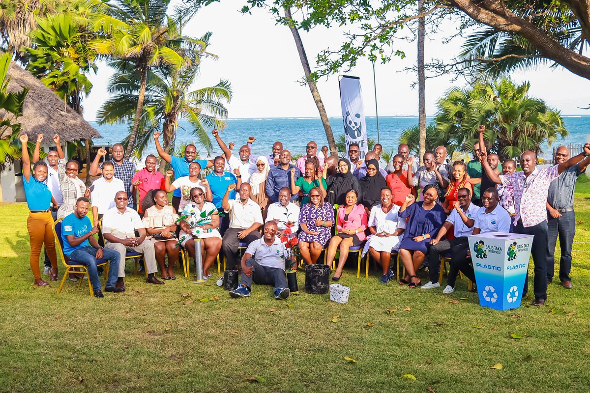 comred_'s tweet photo. As we chat the way forward,some of the recommendations offered by attendees of the #PlasticWaste management dialogue were but not limited to:
1.Creating #Awareness to influence behaviour change.
2.Adapt a #Participatory approach in developing waste management legislations... https://t.co/yJ11gMoQmX