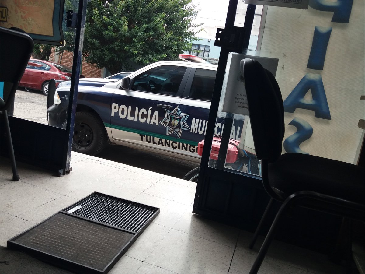ElDaka22's tweet photo. cuando te #preguntes donde esta la #policia cuando mas la #nececitas HOY EN #DAKATIPS te dire sus #horarios de atencion... los #miercoles son de #lavanderia los #viernes son del #cafesito pal #chisme y la #base esta en #napateco ahi #duermen todos los dias si no te atienden https://t.co/EItBftslxU